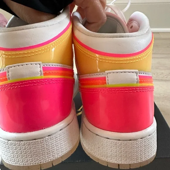 AIR JORDAN 1 Mid Edge Glow Youth sz4 - Picture 15 of 15